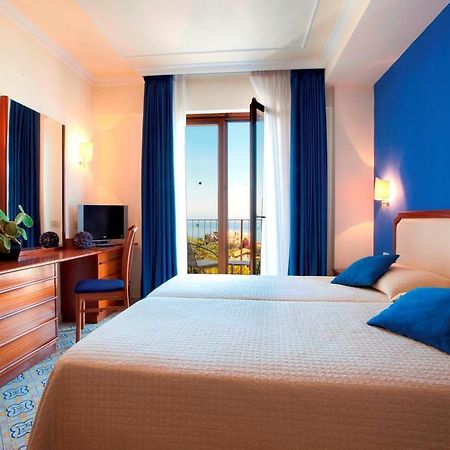 Hotel Tirrenia Сорренто Экстерьер фото