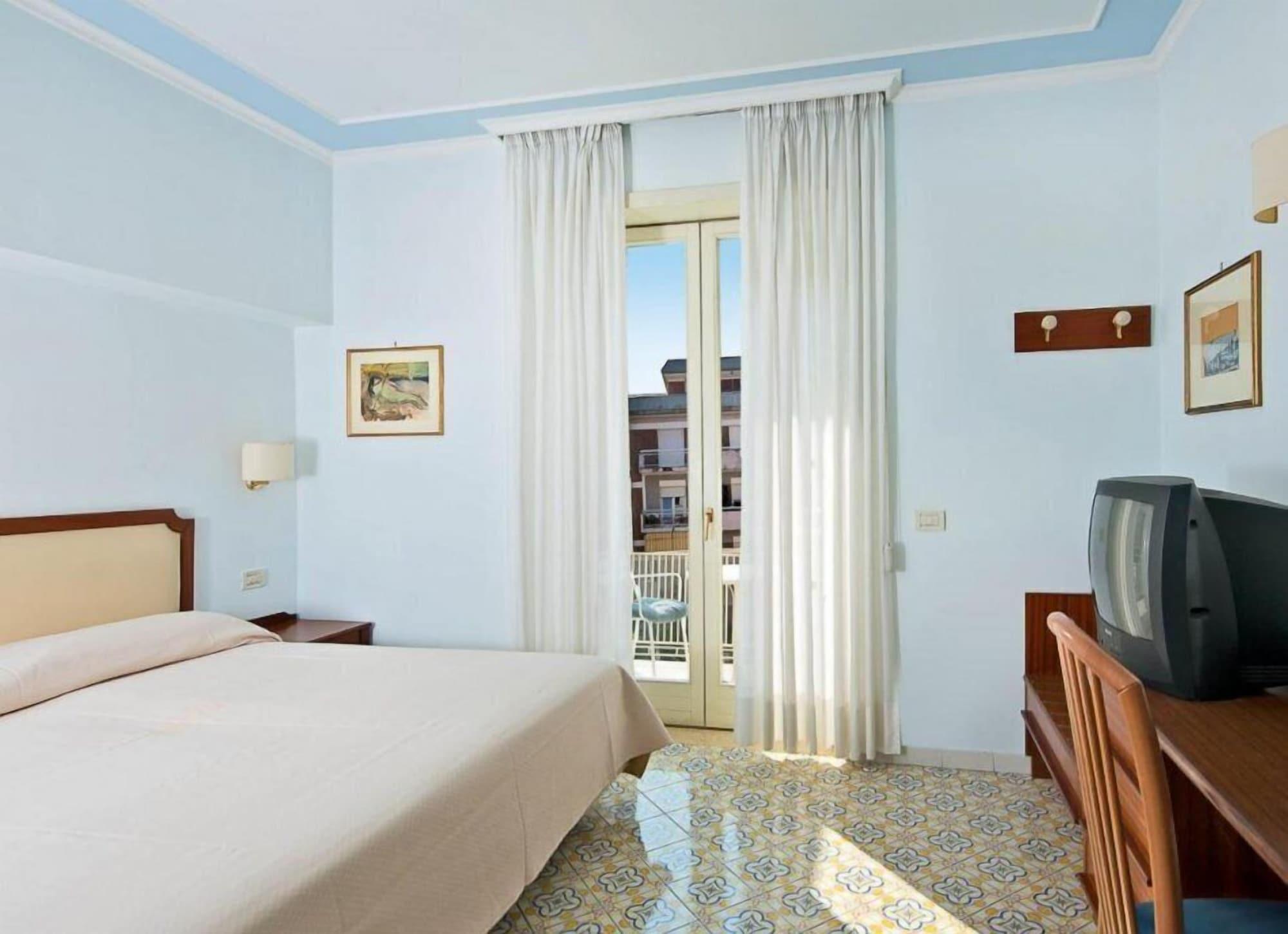 Hotel Tirrenia Сорренто Экстерьер фото