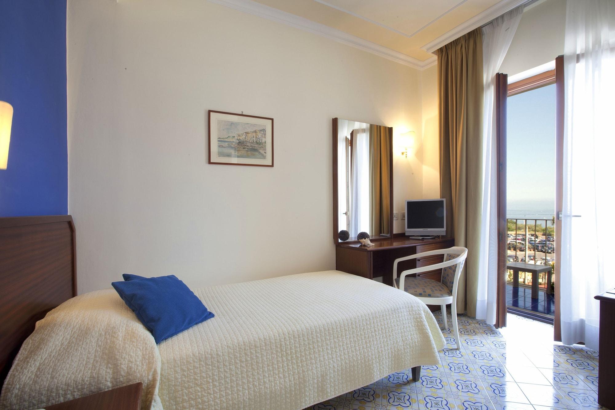 Hotel Tirrenia Сорренто Экстерьер фото