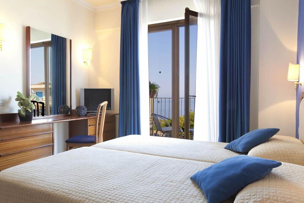 Hotel Tirrenia Сорренто Экстерьер фото