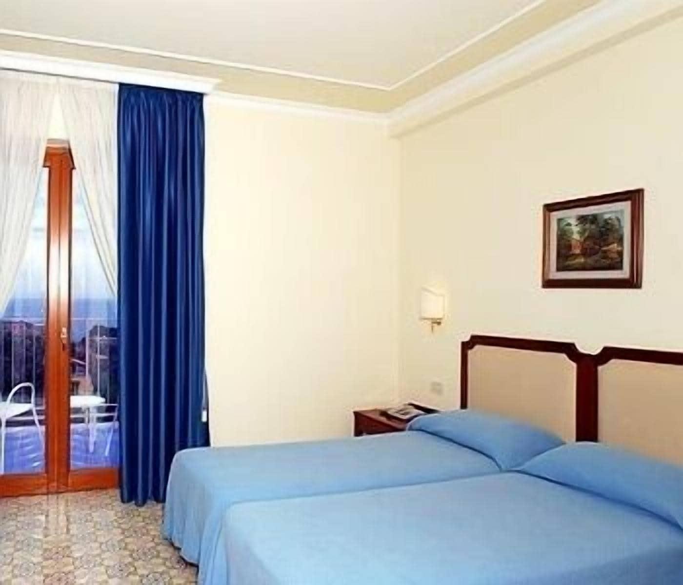 Hotel Tirrenia Сорренто Экстерьер фото