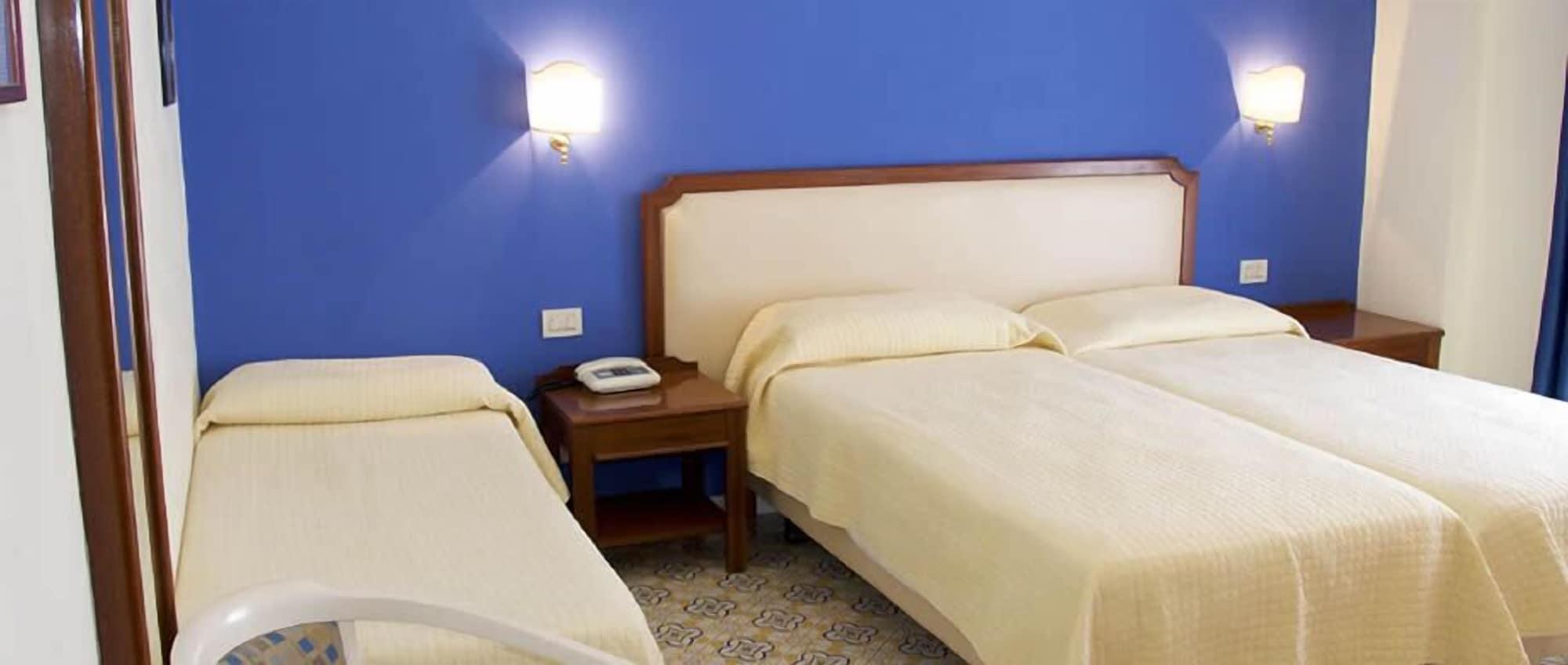 Hotel Tirrenia Сорренто Экстерьер фото