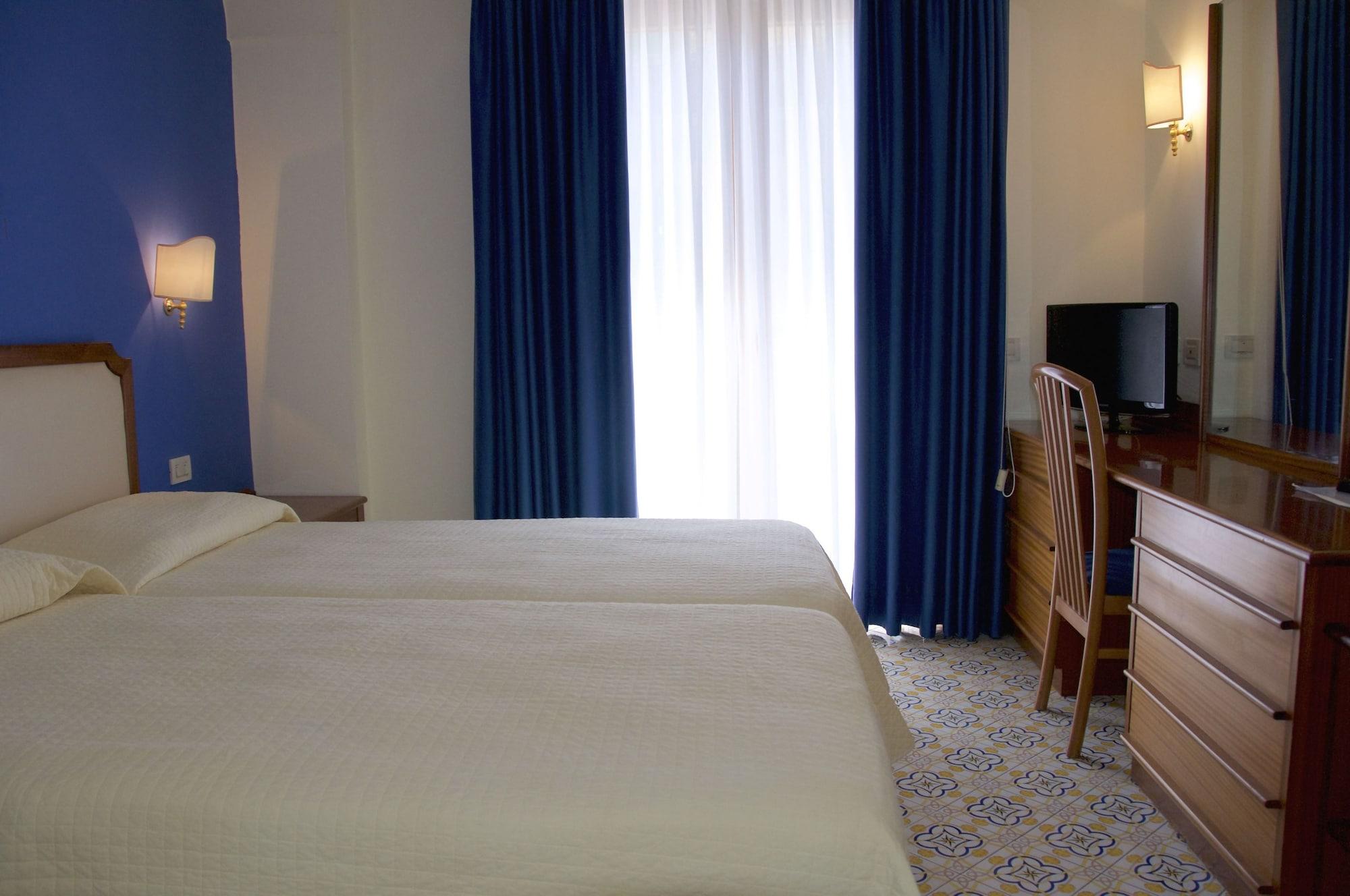 Hotel Tirrenia Сорренто Экстерьер фото