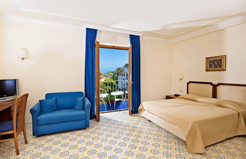 Hotel Tirrenia Сорренто Экстерьер фото