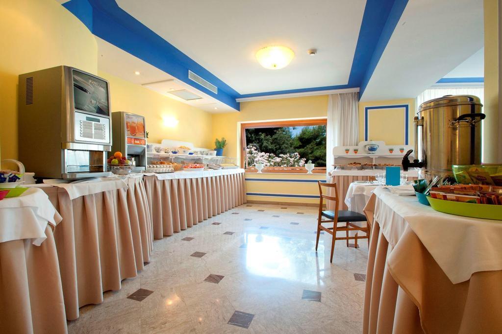 Hotel Tirrenia Сорренто Экстерьер фото