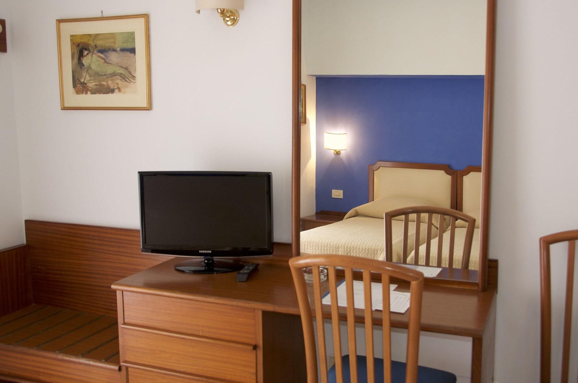 Hotel Tirrenia Сорренто Экстерьер фото