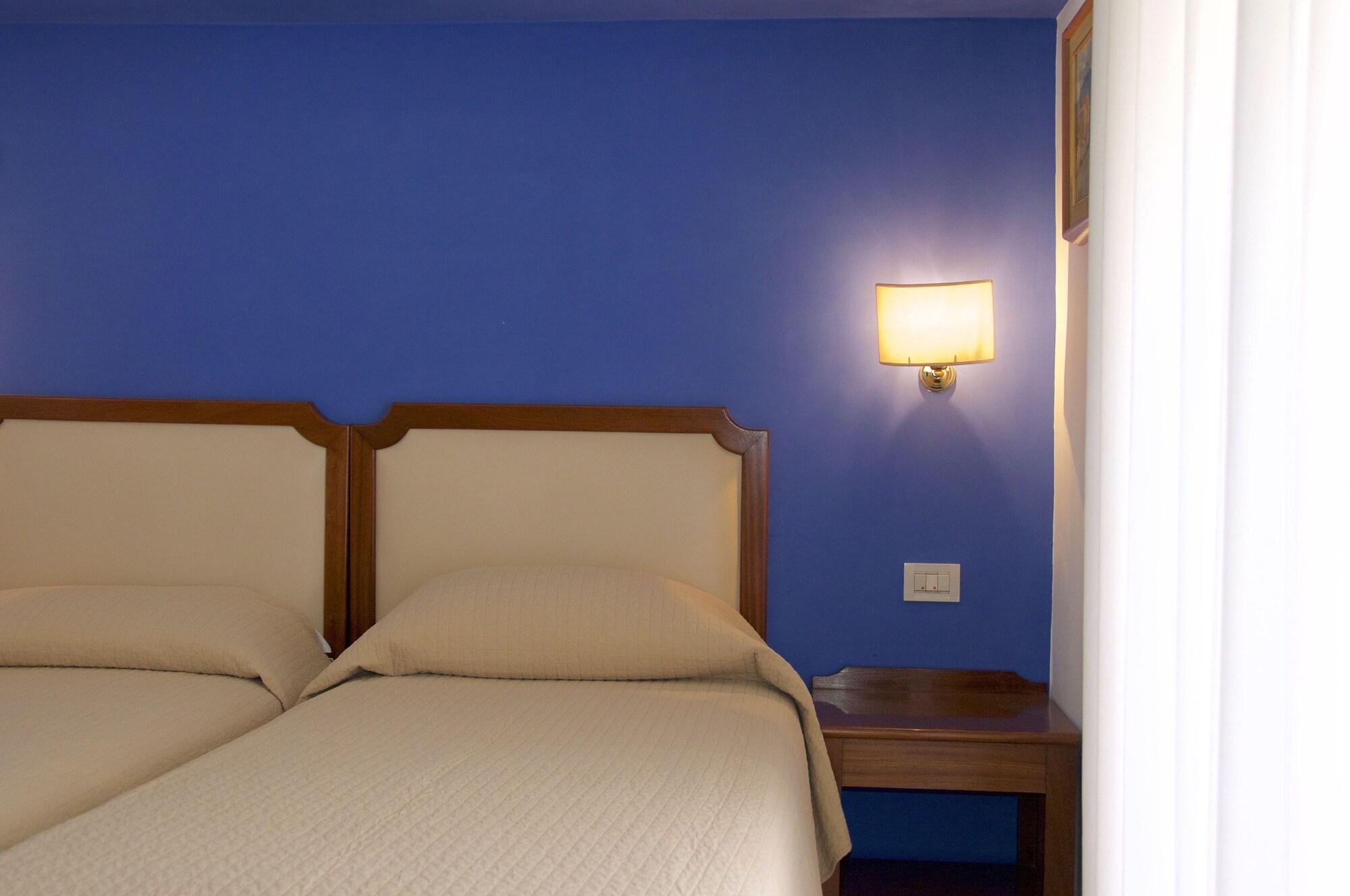 Hotel Tirrenia Сорренто Экстерьер фото