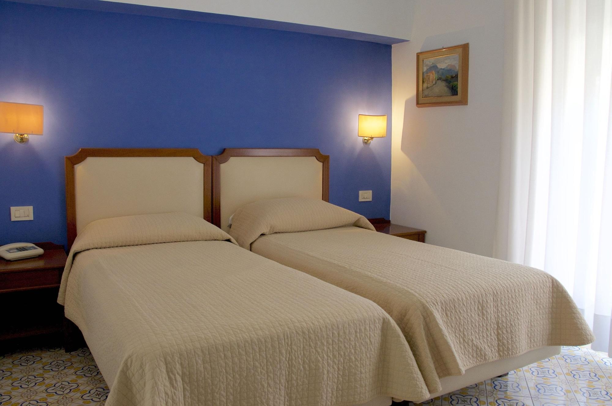 Hotel Tirrenia Сорренто Экстерьер фото
