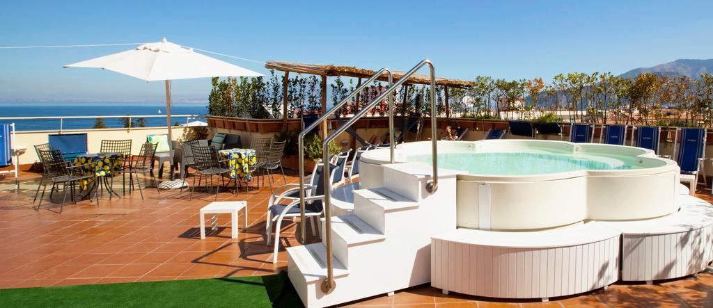 Hotel Tirrenia Сорренто Экстерьер фото