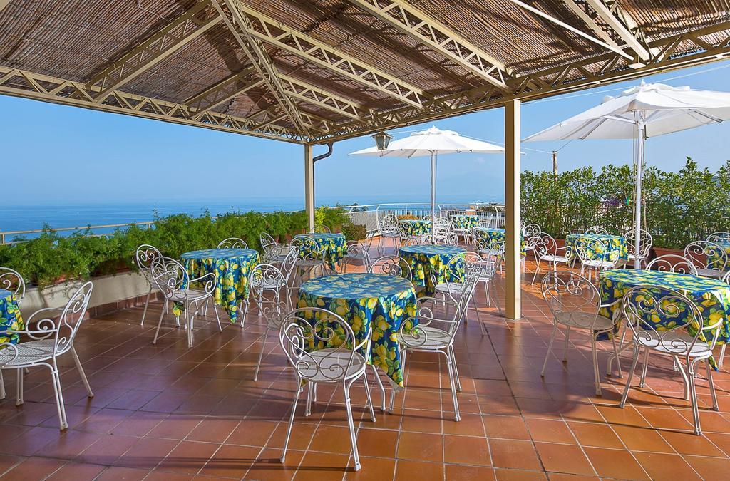 Hotel Tirrenia Сорренто Экстерьер фото