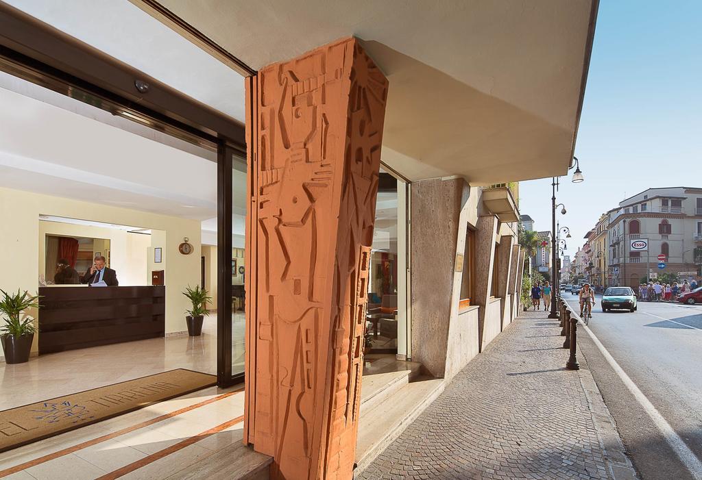 Hotel Tirrenia Сорренто Экстерьер фото