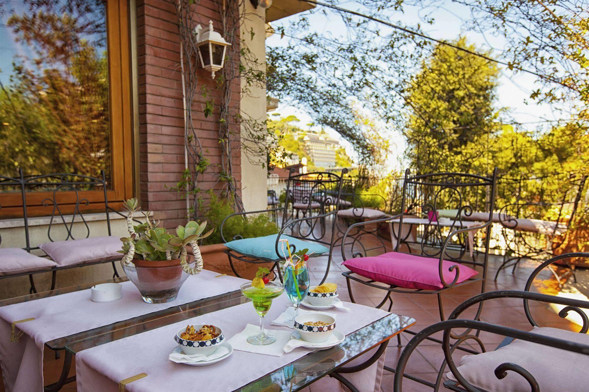 Hotel Tirrenia Сорренто Экстерьер фото