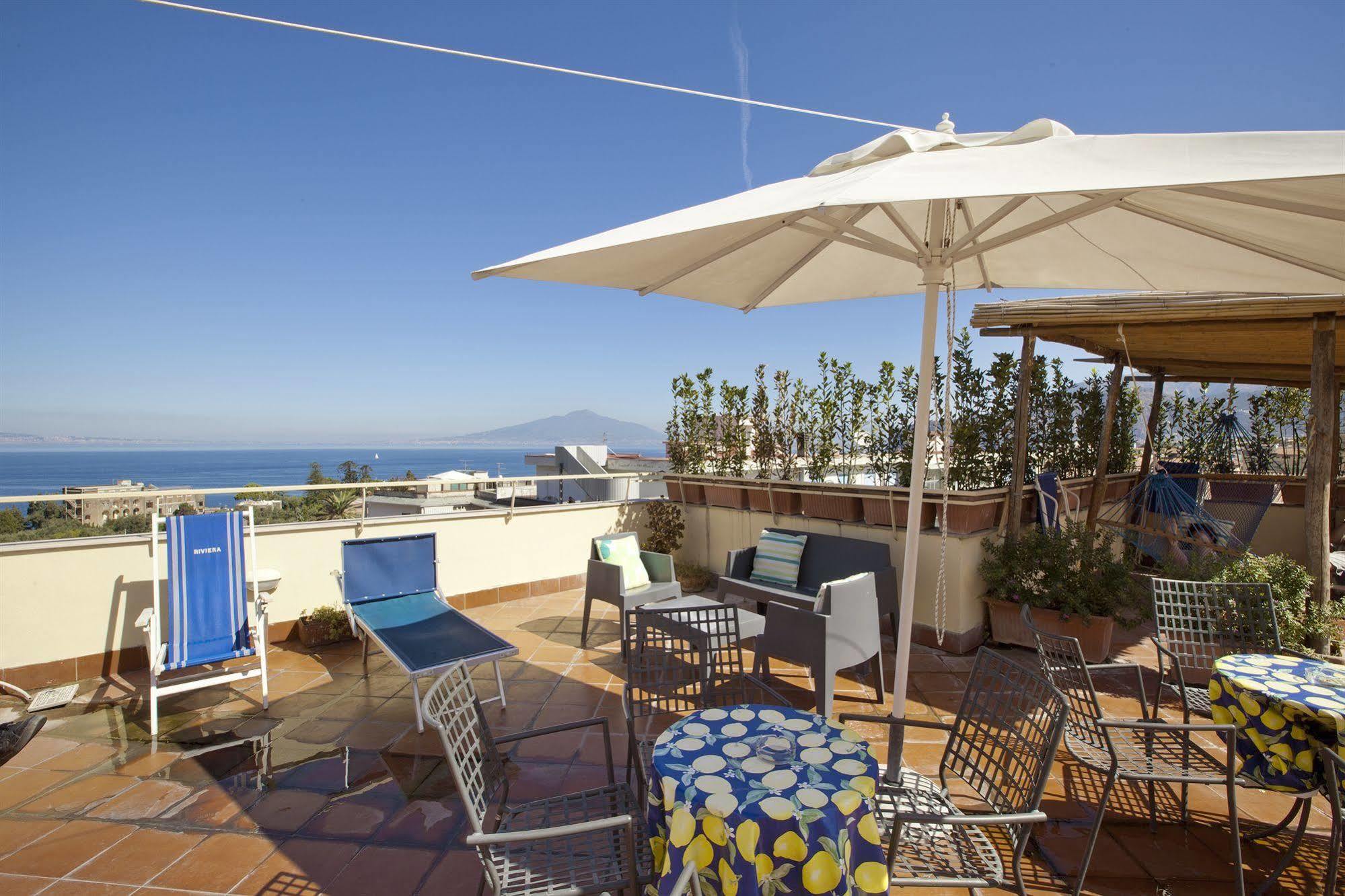 Hotel Tirrenia Сорренто Экстерьер фото