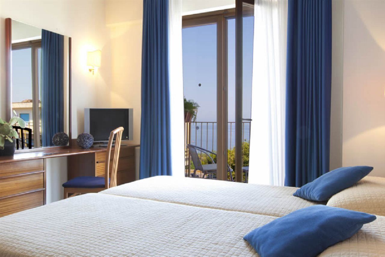 Hotel Tirrenia Сорренто Экстерьер фото